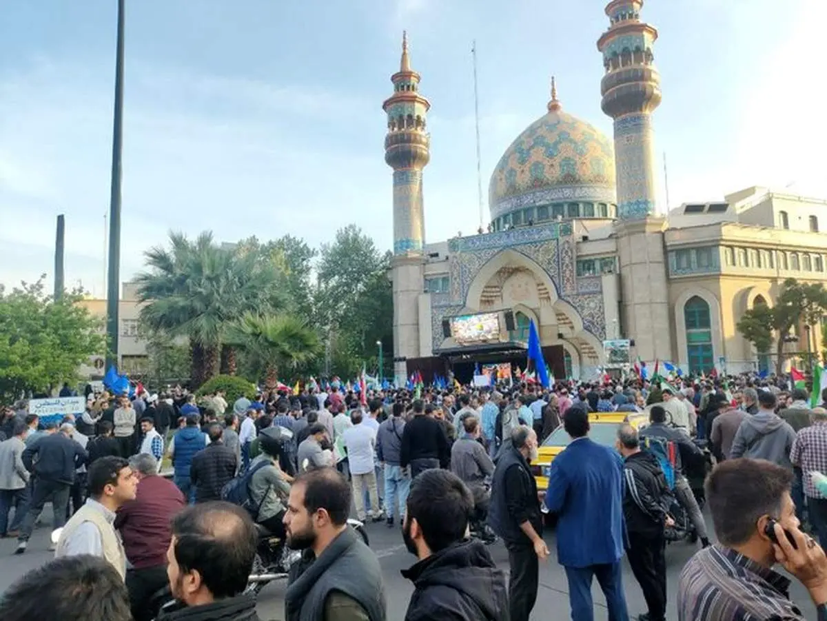 تجمع مردم تهران در مقابل مسجد امام صادق (ع) میدان فلسطین + ببینید
