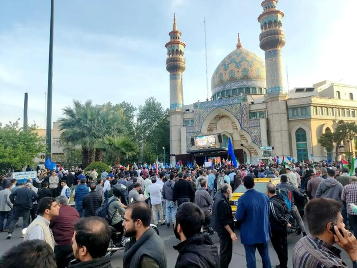 تجمع مردم تهران در مقابل مسجد امام صادق (ع) میدان فلسطین + ببینید 