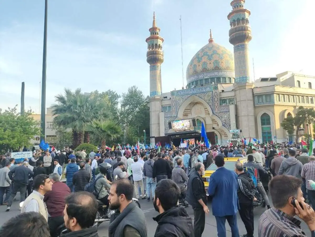 تجمع مردم تهران در مقابل مسجد امام صادق (ع) میدان فلسطین + ببینید 