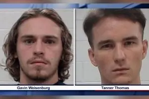 این دو مرد متهم به اسارت جنسی تمام زنان یک جزیره شدند! + عکس 