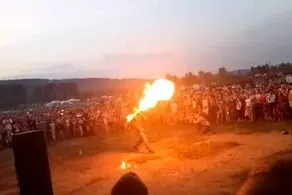 چسبیدن آتش به صورت مرد جوان جلوی چشم مردم! + عکس