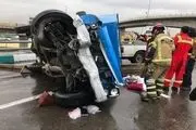 واژگونی هولناک نیسان آبی در اتوبان باکری تهران/ عکس