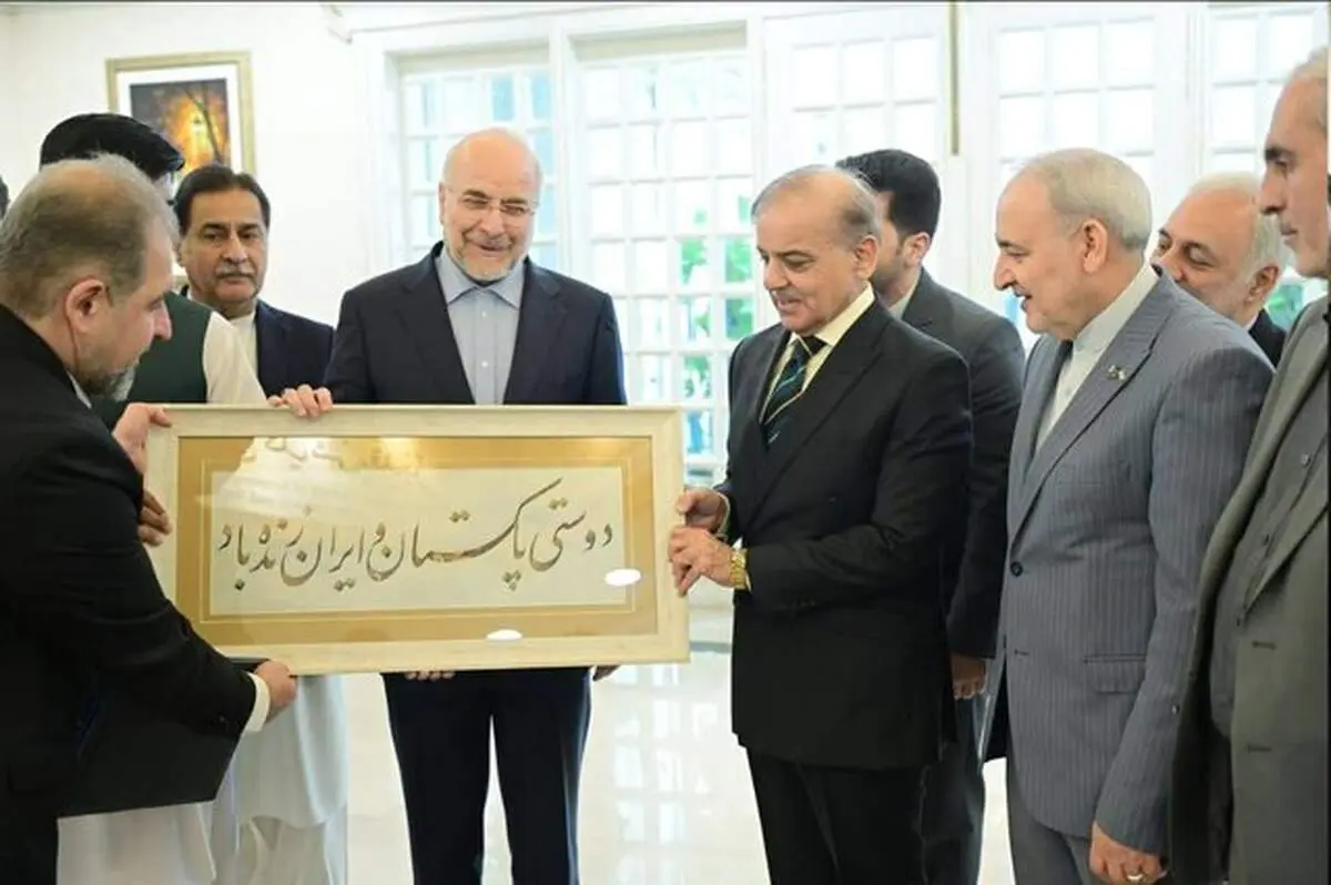 هدیه خاص محمدباقر قالیباف به نخست وزیر پاکستان