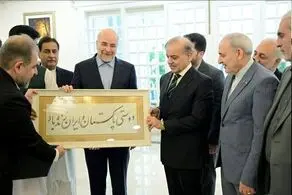هدیه خاص محمدباقر قالیباف به نخست وزیر پاکستان