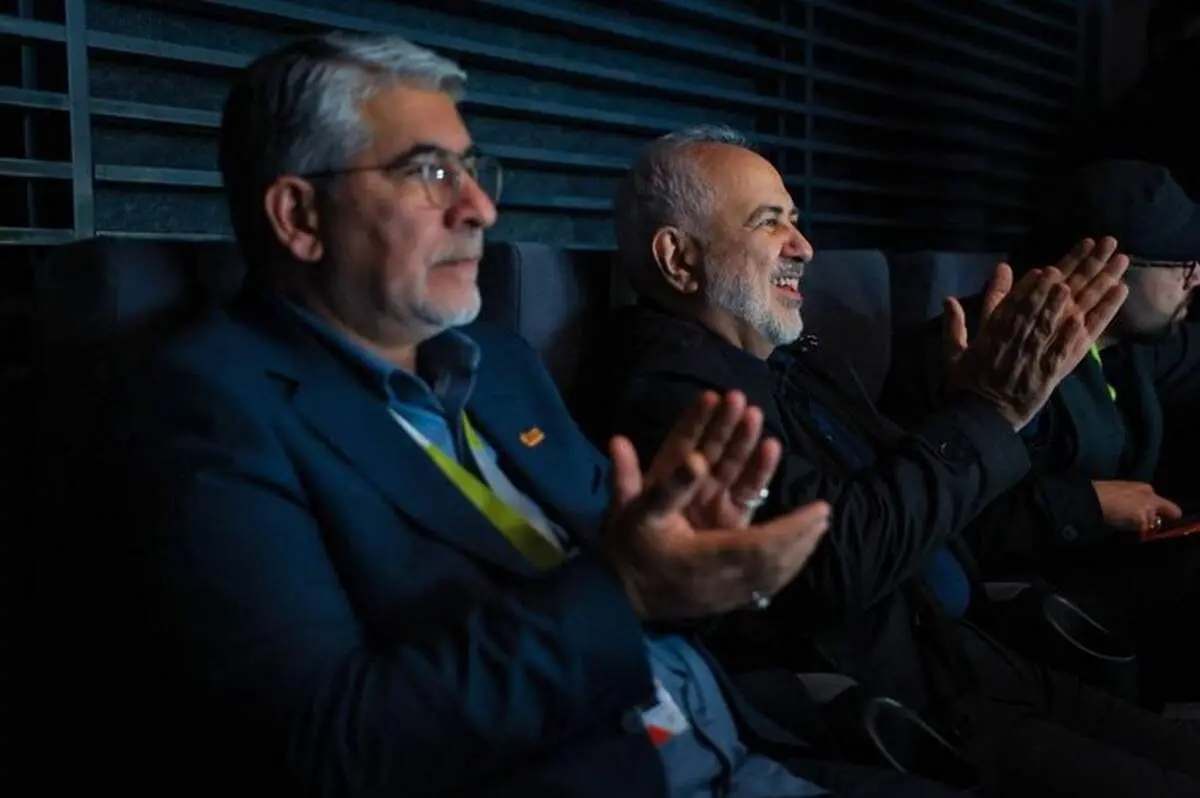 ظریف به تماشای یک فیلم نشست + عکس 