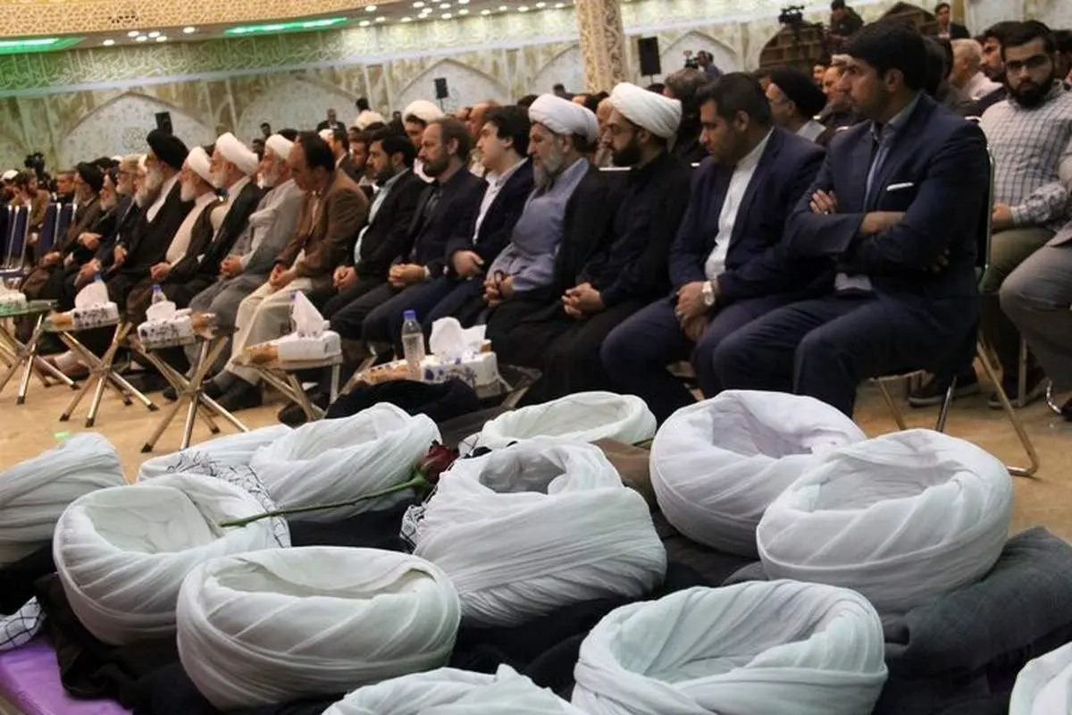 واکنش مدیر حوزه های علمیه کشور به عمامه پرانی: غصه نمی خوریم