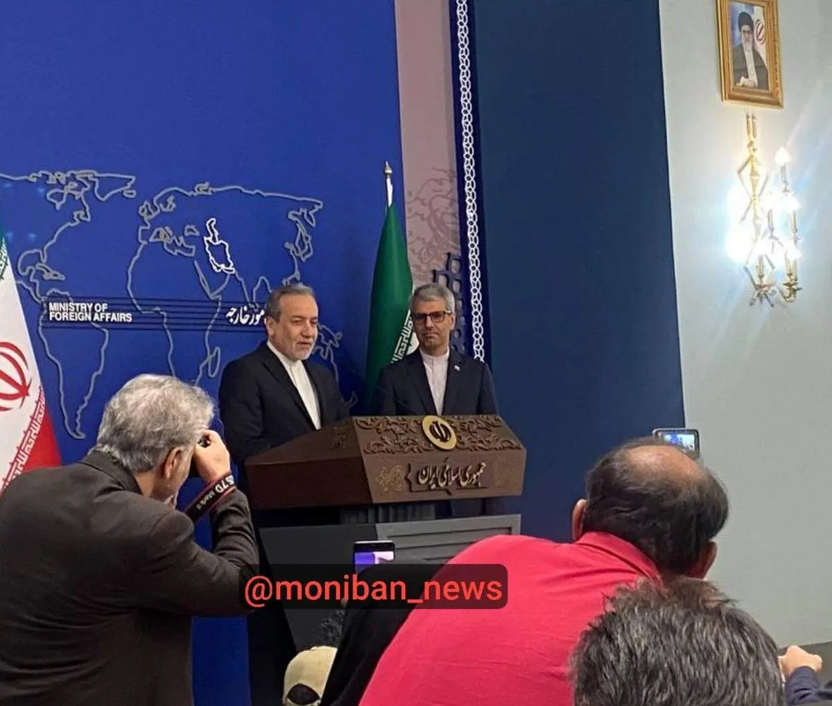 عراقچی با حضور در جمع خبرنگاران از آنها قدردانی کرد 