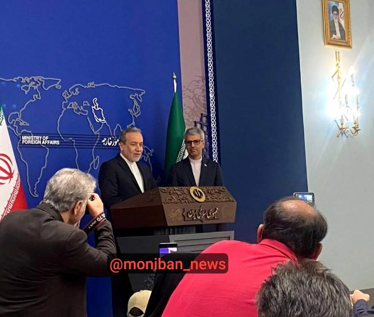 عراقچی با حضور در جمع خبرنگاران از آنها قدردانی کرد 