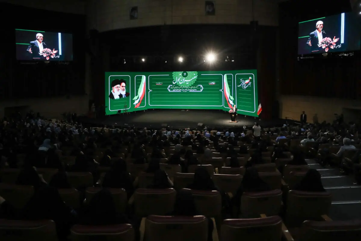  رئیس جمهور خطاب به معلمان: ما به شما دل بسته‌ایم تا نسلی تربیت کنیم که سودای مهاجرت نداشته باشد 