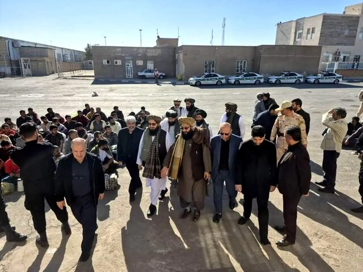 انتقال ۲۱۱ زندانی افغانستانی از ایران به کابل + عکس 