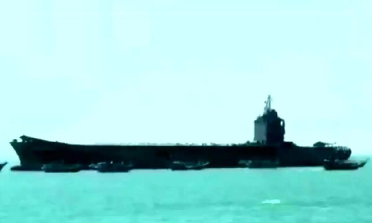 رژه ۳۰۰۰ فروندی شناورهای نظامی برگزار شد