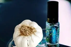  به این دلیل مهم به لاک ناخن خود سیر اضافه کنید
