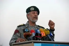 امیر دریادار سیاری: سامانه‌ها، مهمات و تجهیزات زیادی در اختیار یگان‌های ارتش قرار گرفت