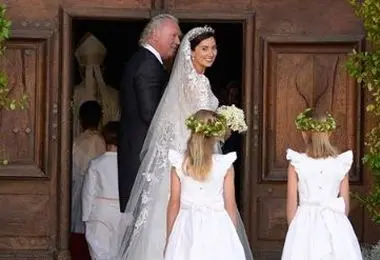 چرا ساقدوش‌ها مثل هم لباس می‌پوشند؟