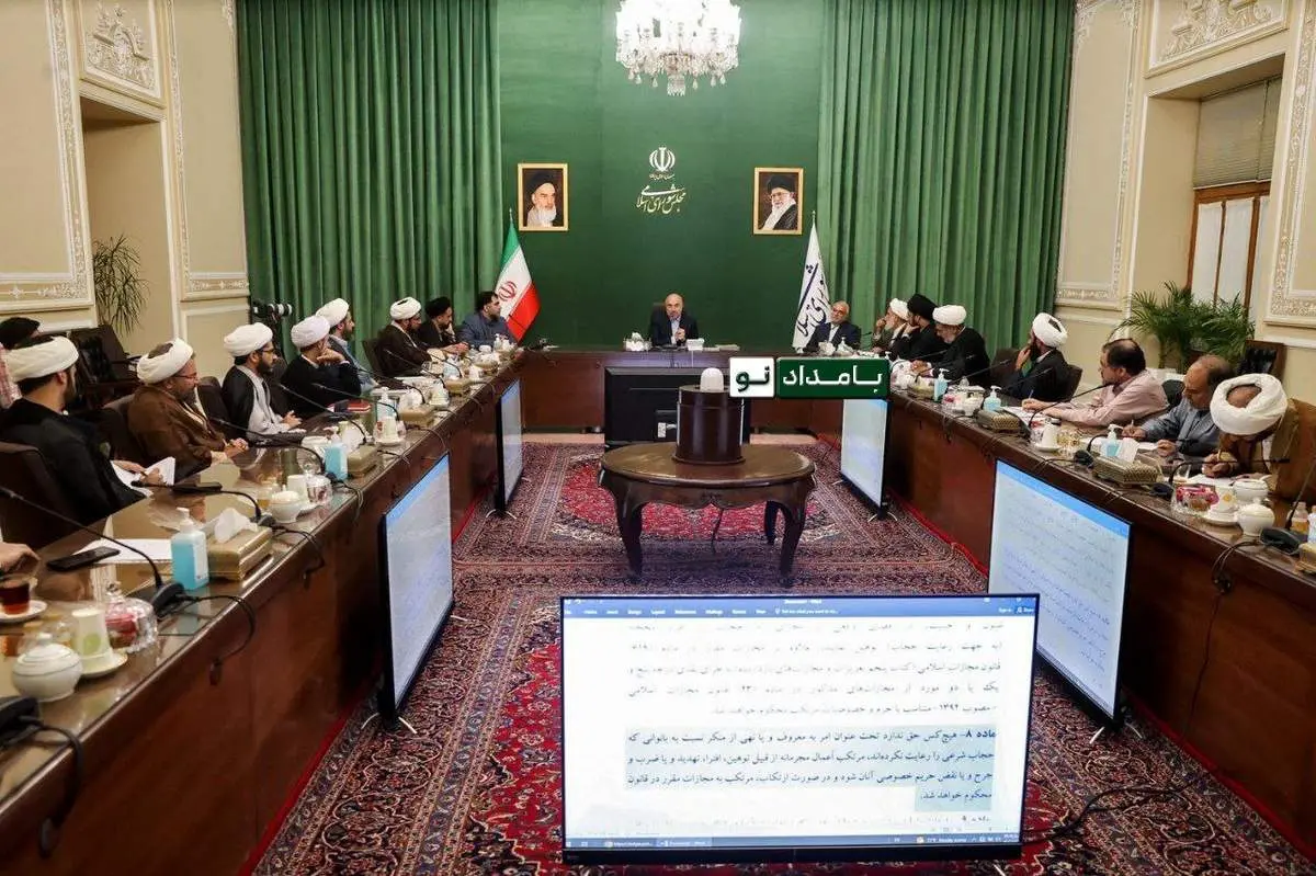 نشست مردانه صاحبنظران حوزه حجاب بدون حضور حتی یک زن!+ببینید