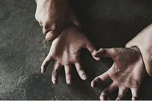 تجاوز در حیاط کلیسا