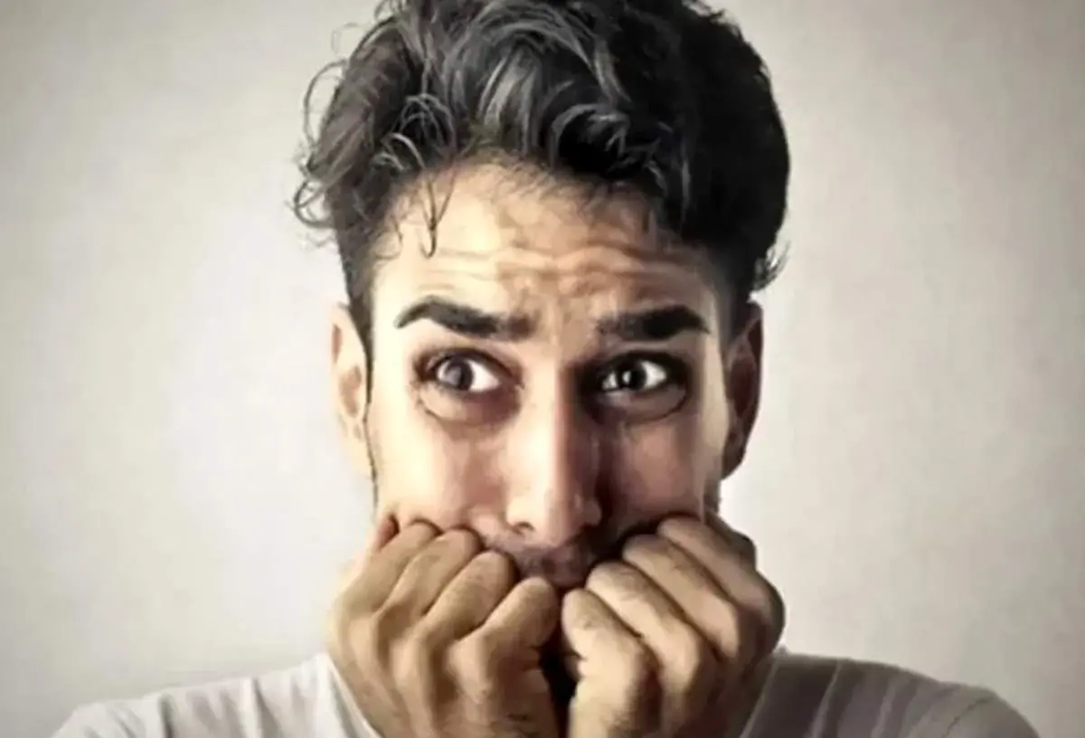 تصویری ترسناک از یک روح حبس شده در یک خانه متروکه+ عکس