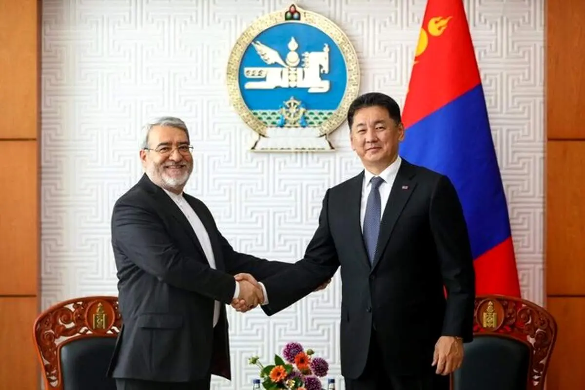 تسلیم استوارنامه سفیر اکردیته ایران به رئیس جمهور مغولستان