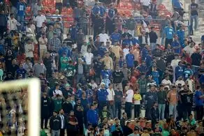 خشم هواداران استقلال به خاطر مصاحبه تقلبی + فیلم