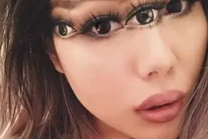 بلای وحشتناکی که دختر زیبا با آرایش بر سر صورتش آورد+عکس