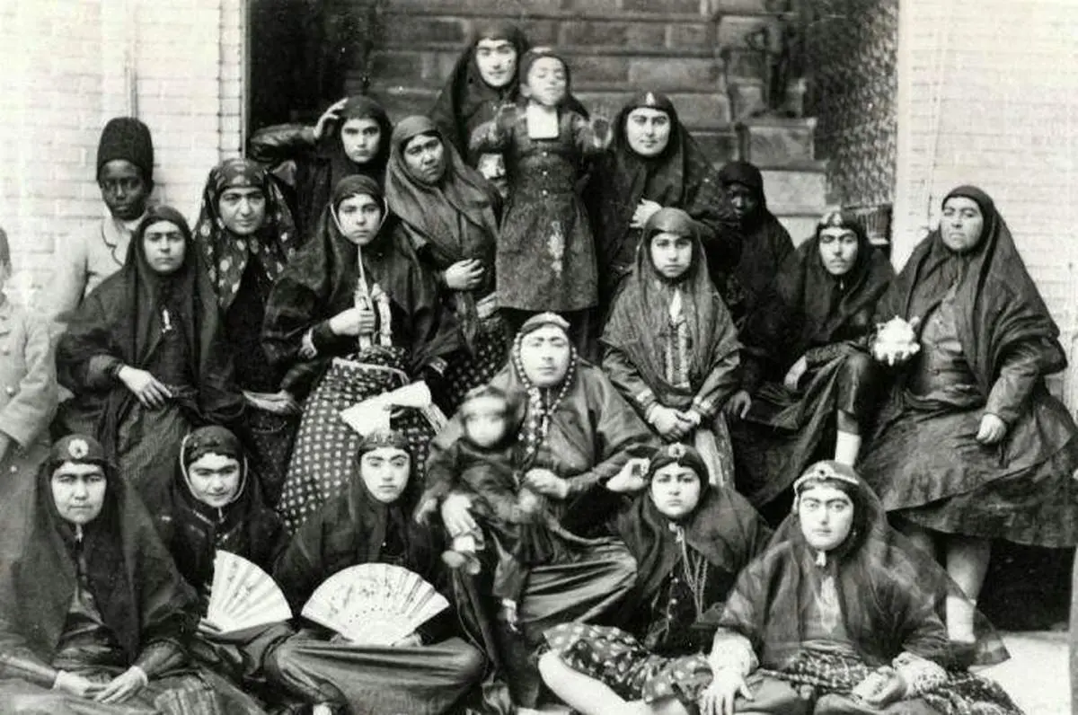 با دیدن چهره این دو دختر مردنمای "ناصرالدین شاه" شاخ در می آورید/ عکس