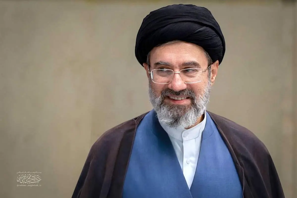 رهبر معظم انقلاب: زبان فارسی از بزرگترین ظرفیت‌ها برای ترویج فرهنگ و تمدن غنی ایران است