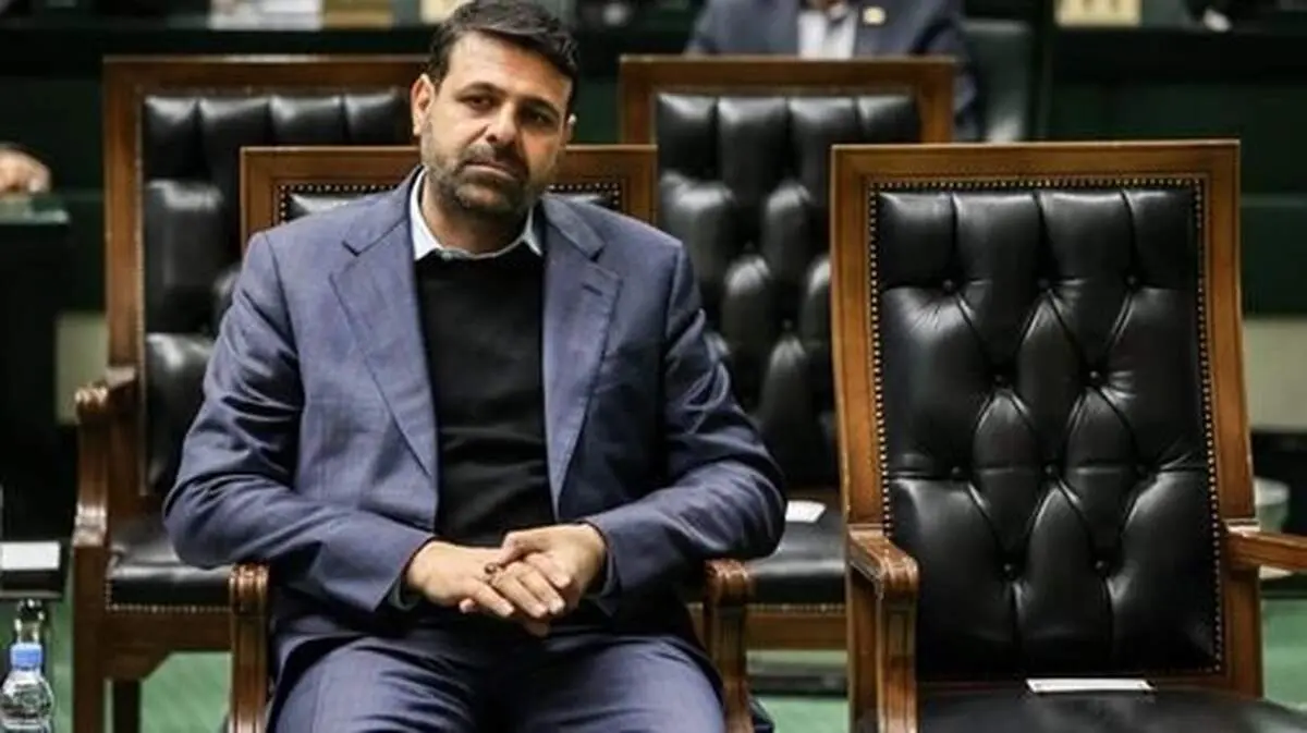 احمد نادری: نخبگان به من می گویند که به مسئولین بگویید بمب اتم بسازیم