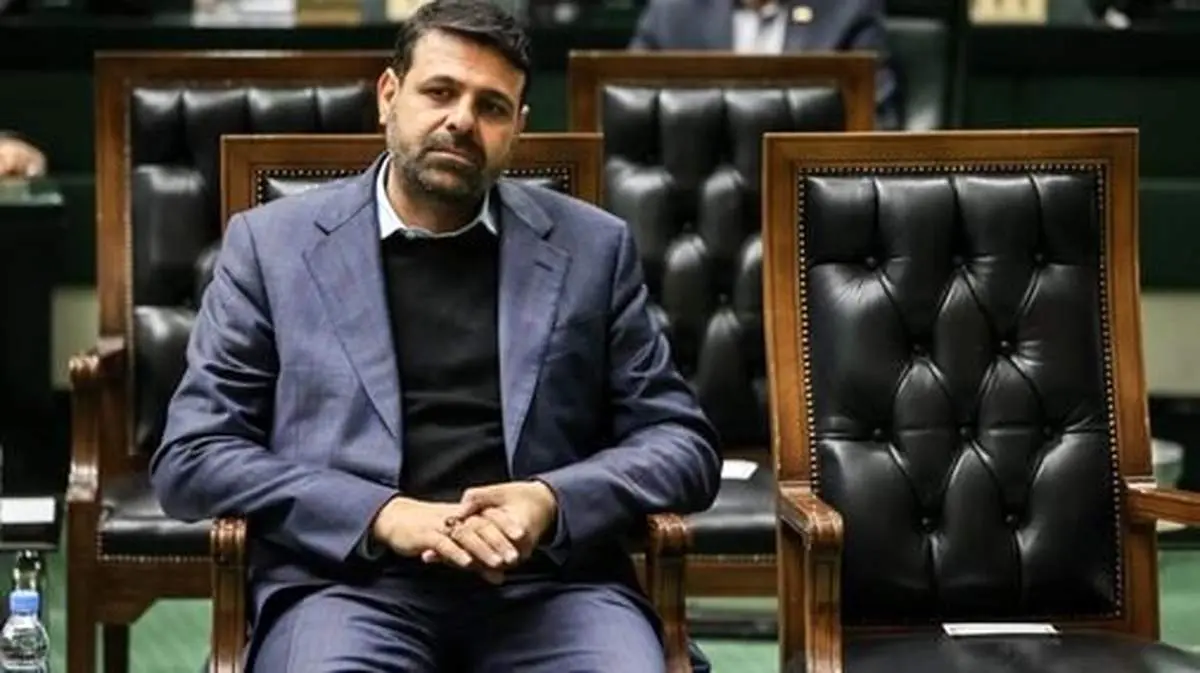 احمد نادری: نخبگان به من می گویند که به مسئولین بگویید بمب اتم بسازیم