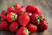 خرچنگ عجیبی که با توت فرنگی مو نمی زند+ عکس