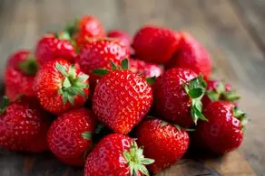 خرچنگ عجیبی که با توت فرنگی مو نمی زند+ عکس