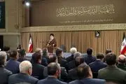 تقدیر رهبری از سخنان رئیس جمهور در راهپیمایی 22 بهمن| رهبر انقلاب: حقاً و انصافاً ملت ایران در مقابل تهدیدهای احمقانه‌ای که مرتّب پشت سر هم صورت می‌گیرد کار بزرگی کردند 