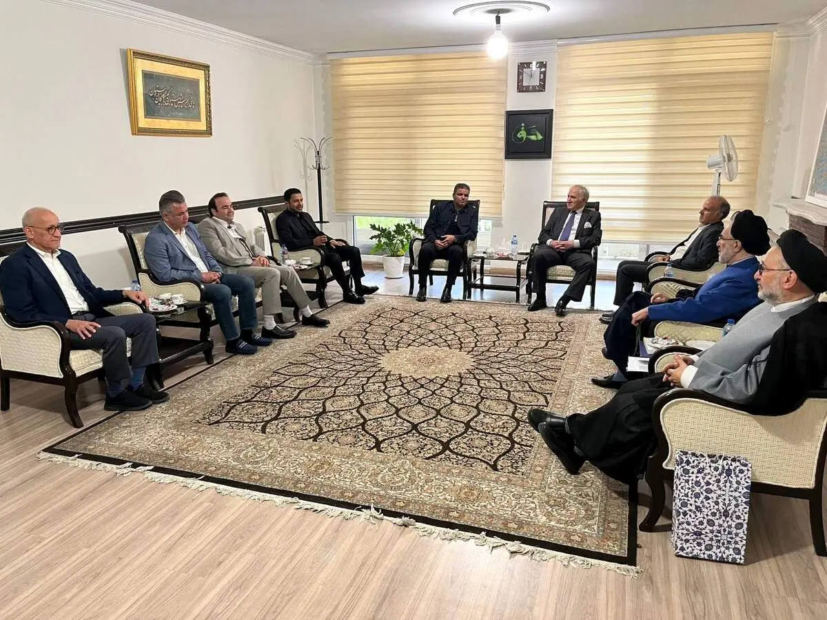 محمدعلی ابطحی با فوتبالیست‌ها دیدار کرد 