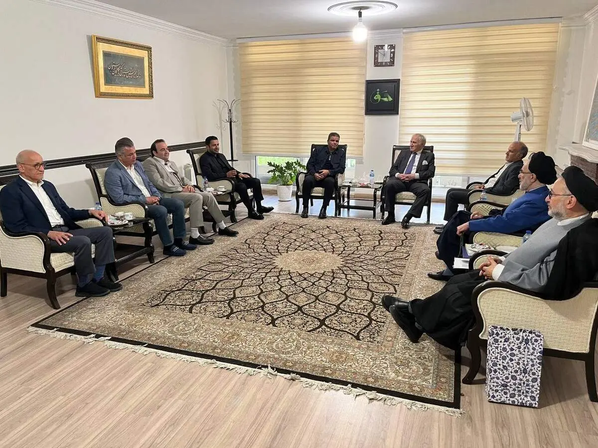 محمدعلی ابطحی با فوتبالیست‌ها دیدار کرد 