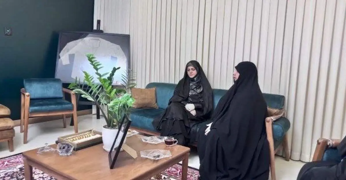 دختر رئیس جمهور به منزل شهید حاجی زاده رفت 
