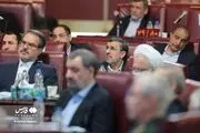 درگوشی حرف زدن احمدی نژاد با اژه‌ای+ببینید 