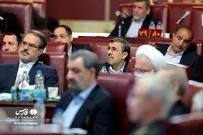 درگوشی حرف زدن احمدی نژاد با اژه‌ای+ببینید 