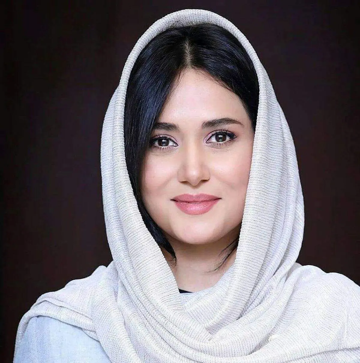 تیپ بامزه دهه شصتی پریناز ایزدیار +عکس