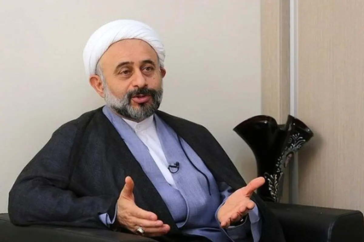 کنایه نقویان به زاکانی: در خبر دیدم آقای پزشکیان آن‌هایی که در مناظره به او بی‌ادبی کردند را هم در آغوش گرفته است، آفرین