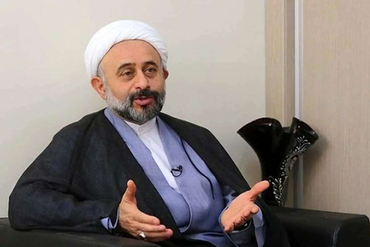 نقویان: استادان به درد بخور را بیرون بریزید در و دیوار دانشگاه که ارزشی ندارد