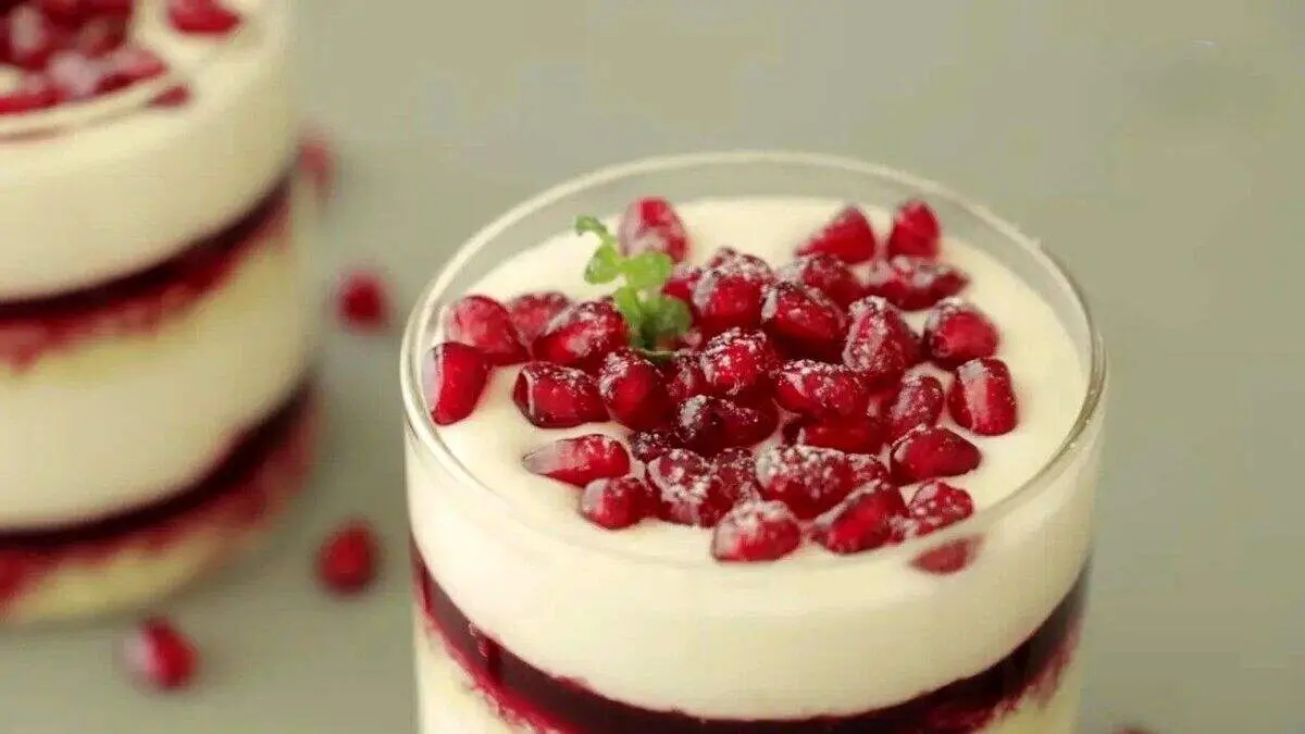 تیرامیسو انار؛ دسر راحت و خوشرنگ و لعاب برای مهمانی شب یلدا

