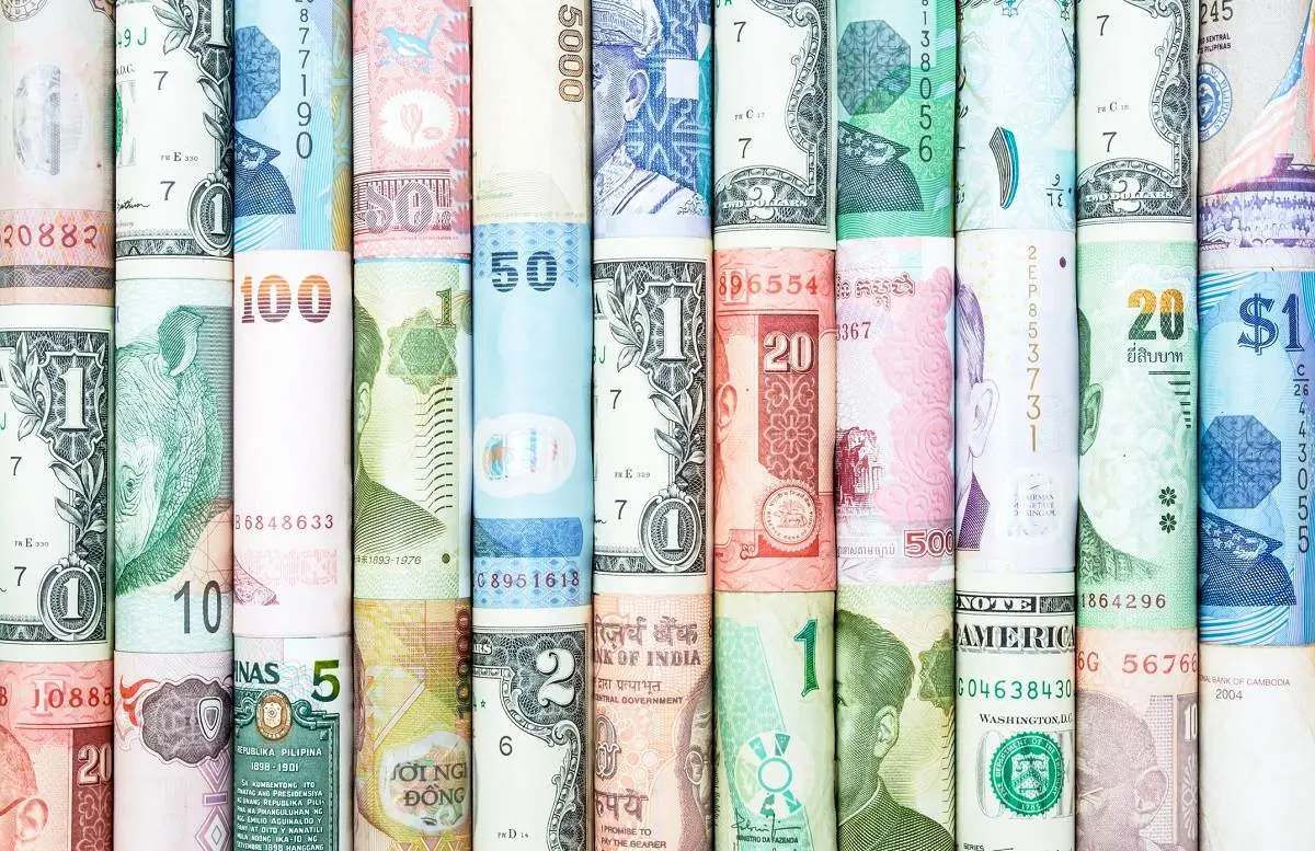 قیمت دلار همزمان با حضور پزشکیان در شانگهای ریخت/ جدول قیمت امروز چهارشنبه ۱۲ شهریور ۱۴۰۴