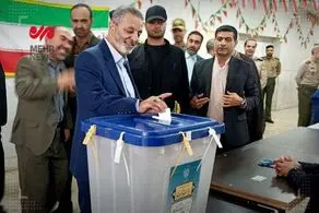 فرمانده کل ارتش کجا رای داد؟ 
