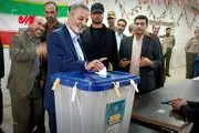 فرمانده کل ارتش کجا رای داد؟ 