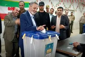 فرمانده کل ارتش کجا رای داد؟ 