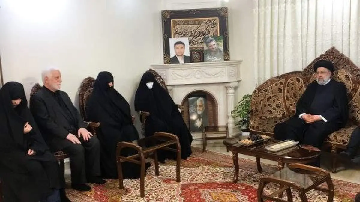 رییسجمهور به همراه همسرش به دیدار یک خانواده شهید رفت