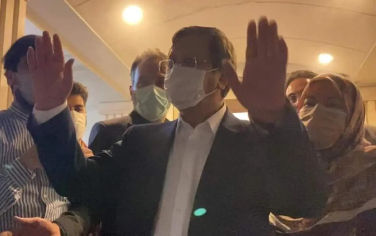 در کنار همسرم هستم تا دولت بی‌صدایان برپا شود