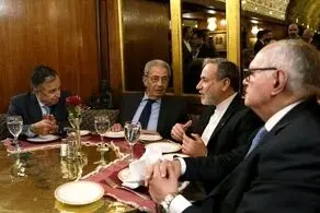 دیدار عراقچی با سه وزیر پیشین مصر در رستوران 