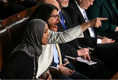 ترامپ این دو زن را عقب مانده خواند 