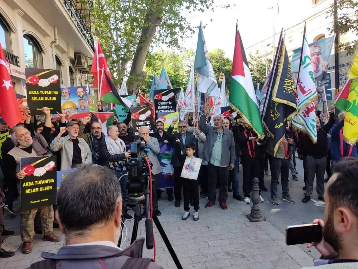 تقدیر مردم استانبول از جمهوری اسلامی ایران + عکس