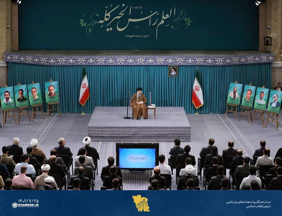 تصویر چه کسانی در دیدار نخبگان با رهبر انقلاب به نمایش گذاشته شد؟ + عکس
